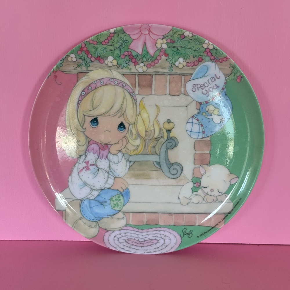 Precious Moments Embossed Logo Plate - White